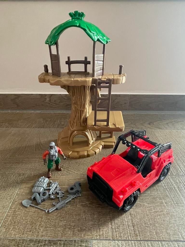 Boomhut met jeep en actiefiguur, Kinderen en Baby's, Ophalen, Zo goed als nieuw