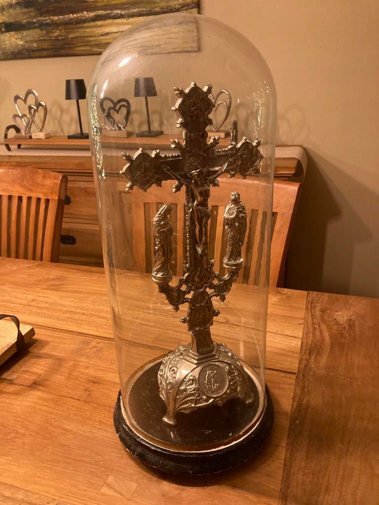 Kruis onder stolp, Antiek en Kunst, Antiek | Religieuze voorwerpen, Ophalen