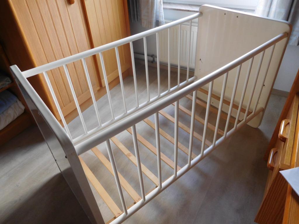 Kinderbedje, erbij ook nog matras-dekbed-lakentjes, Enlèvement, Utilisé, Matelas