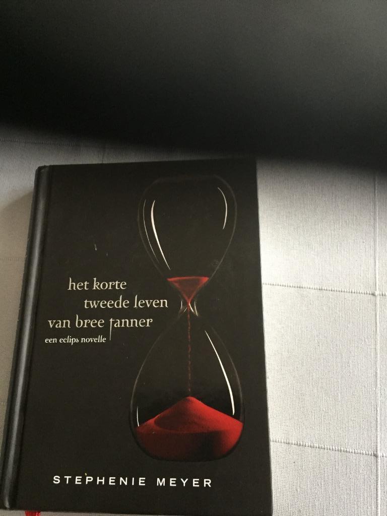 Boek "Het korte tweede leven ven Bree Tanner", Boeken, Ophalen of Verzenden, Zo goed als nieuw