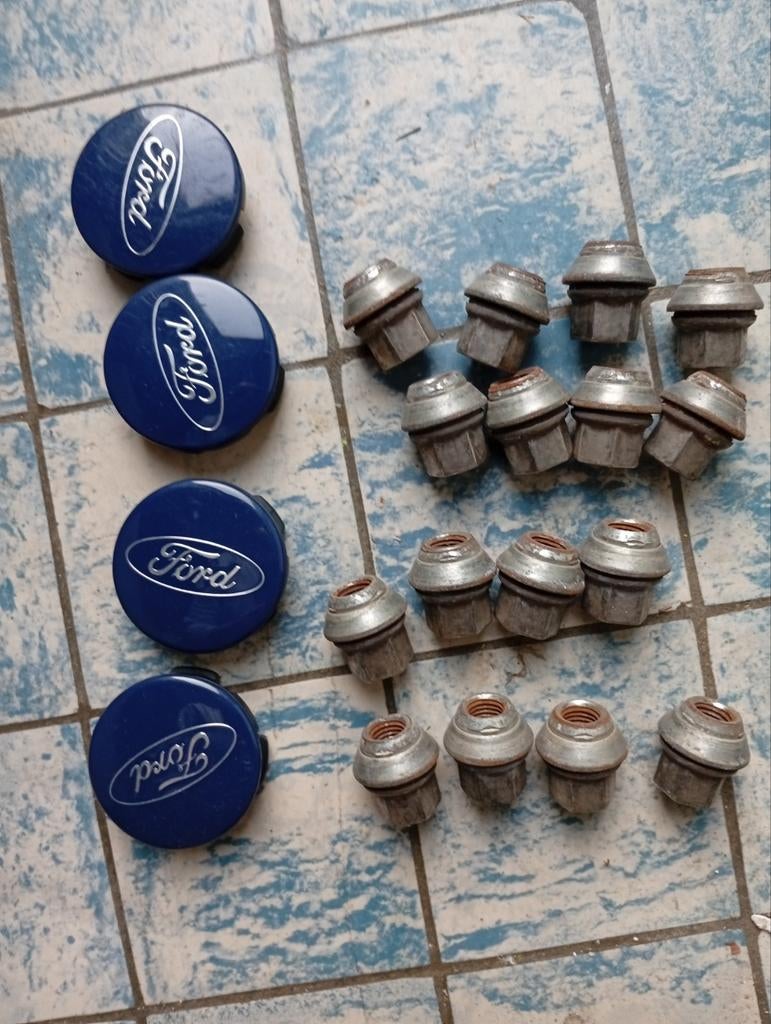 Boulons et cache moyeu pour ford, Autos : Pièces & Accessoires, Enlèvement ou Envoi, Ford