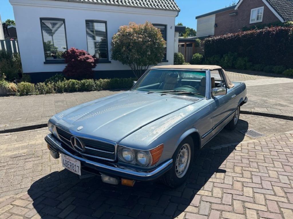 La voiture Mercedes-Benz 280 SL exerce diverses activités de, Achat, Beige, Entreprise, 2 portes