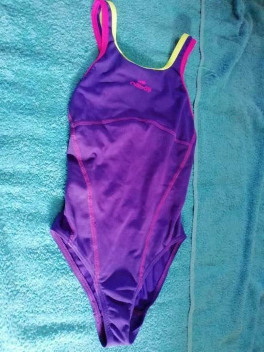 Maillot de bain nabaiji 8 ans violet, Enlèvement ou Envoi, Decathlon, Utilisé, Vêtements de sport ou Maillots de bain