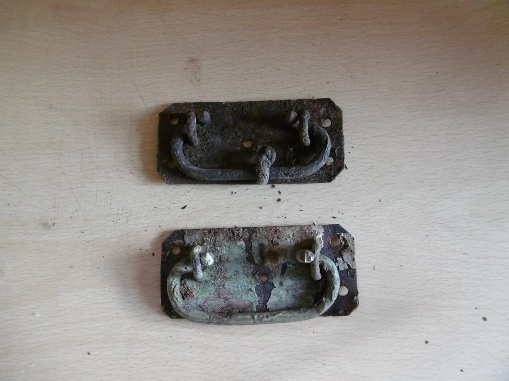 antiek, 2 heel oude handvatjes voor oa kist in metaal, Antiek en Kunst, Curiosa en Brocante, Ophalen of Verzenden