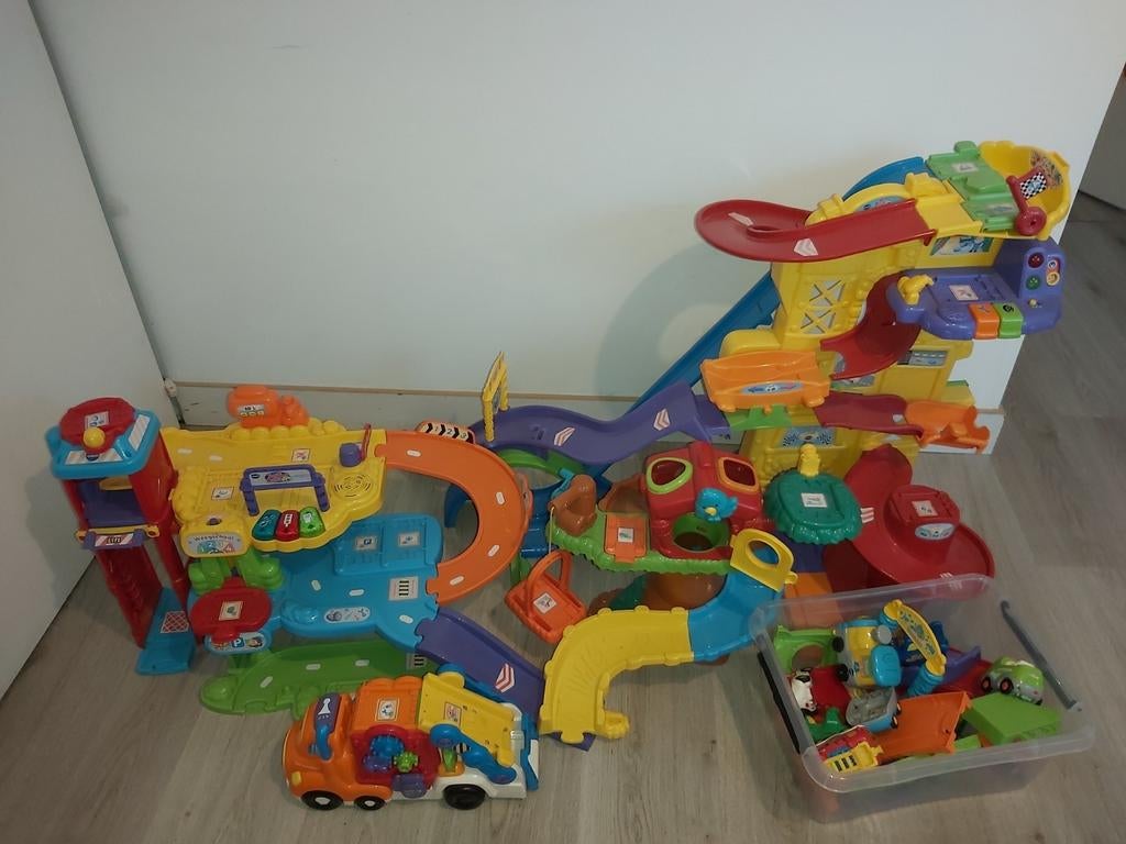 Toet toet garage, racebaan en ambulance met autootjes, Kinderen en Baby's, Ophalen of Verzenden, Gebruikt