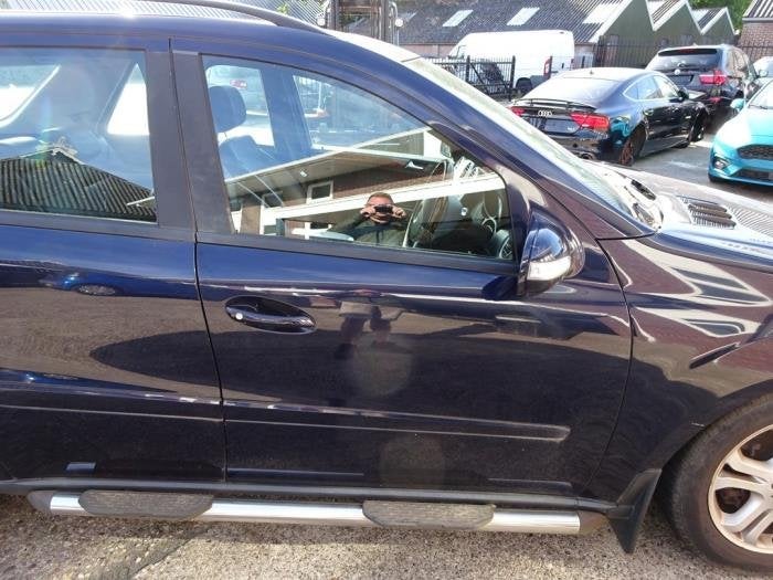 Portière 4portes avant droite d'un Mercedes ML-Klasse (359), 3 mois de garantie, Utilisé, Porte, -