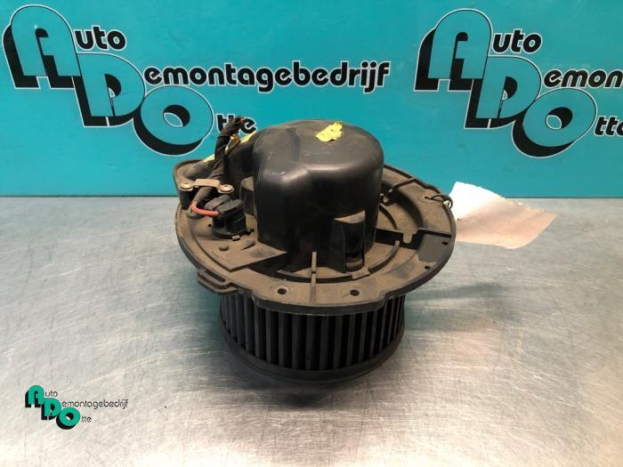 Kachel Ventilatiemotor van een Volkswagen Passat (Passat 88-, Gebruikt, -, Volkswagen, -