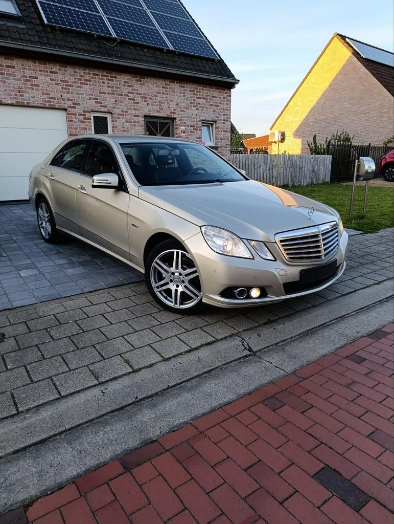 Mercedes E 220cdi Elegance, Euro 5, Gekeurd v.v, UITSTEKEND, Auto's, Zwart, Automatische klimaatregeling, Beige, Particulier