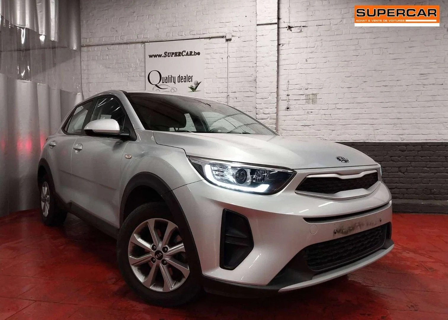 Kia Stonic 1.2i*CarPlay*Camera*GPS* 282 € PAR MOIS, Autos, Argent ou Gris, 1145 kg, Euro 6, Entreprise
