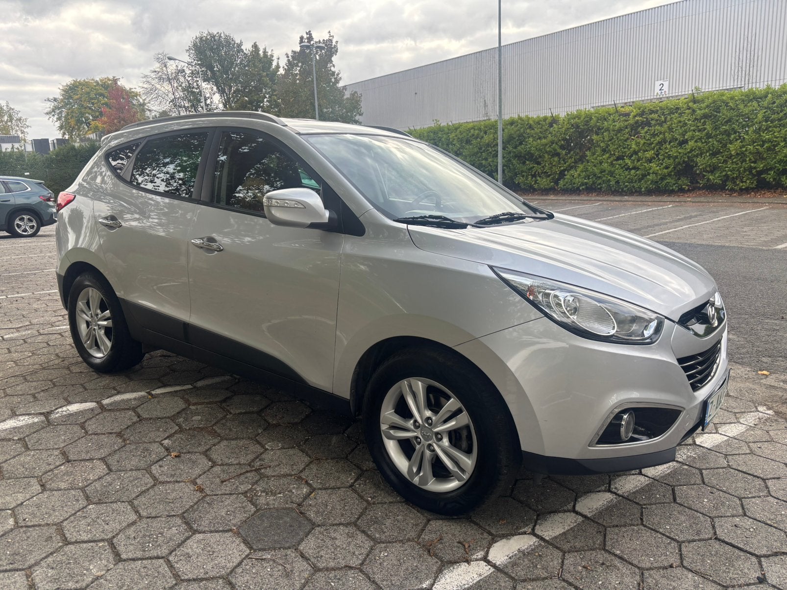 Zeer mooie Hyundai IX35 met mooie opties en garantie., Autos, Entreprise, Boîte manuelle, Entretenue par le concessionnaire, Noir