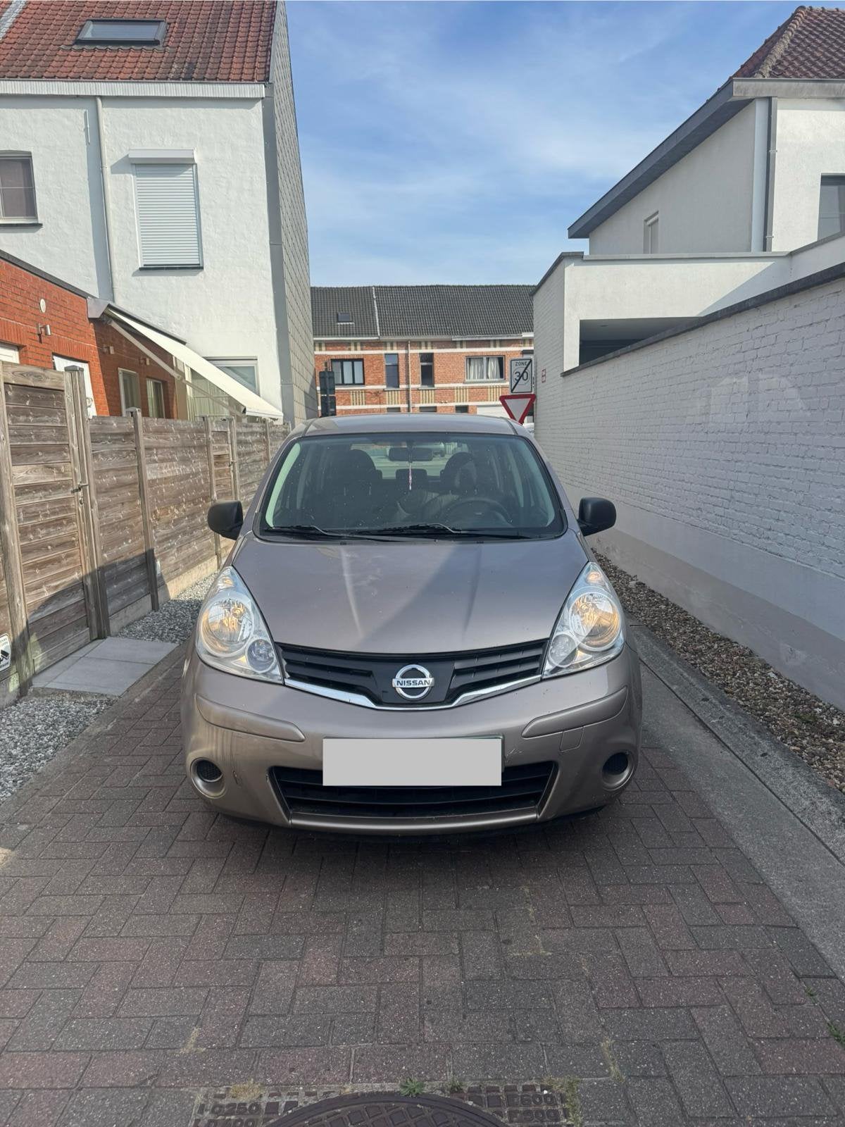Nissan note 85000km airco, Auto's, Zwart, Handgeschakeld, 5 deurs, Particulier