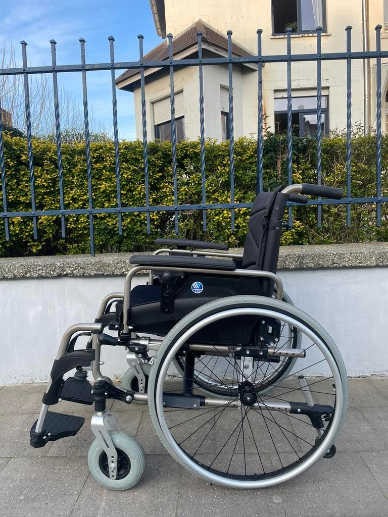 Chaise roulante pliable Vermeiren V 300 état neuf, Enlèvement ou Envoi, Pliant, Comme neuf, Fauteuil roulant manuel