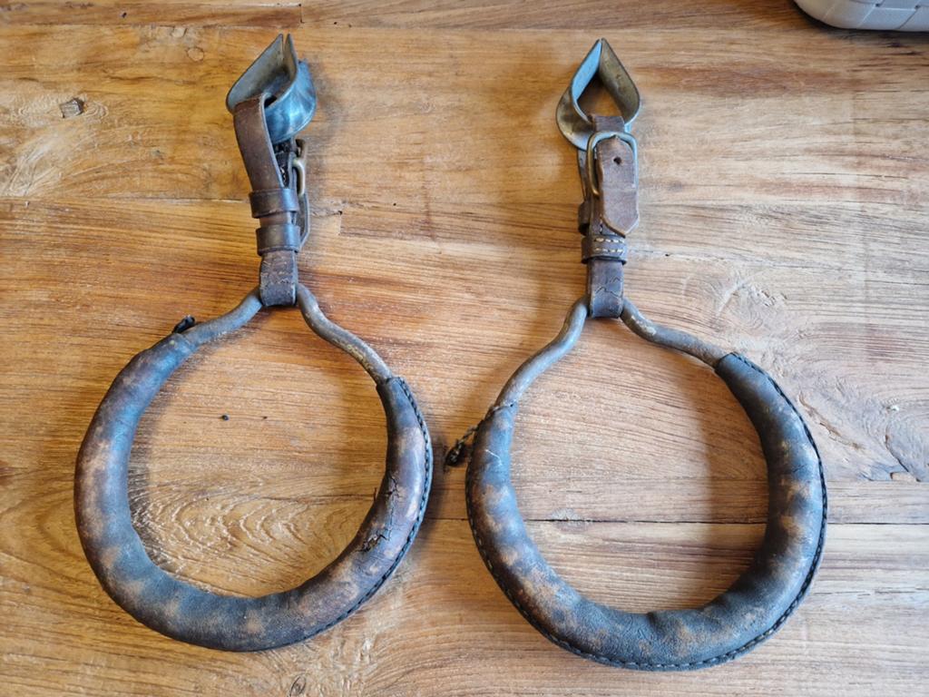 Antieke turn beugels met leder, Antiek en Kunst, Ophalen of Verzenden