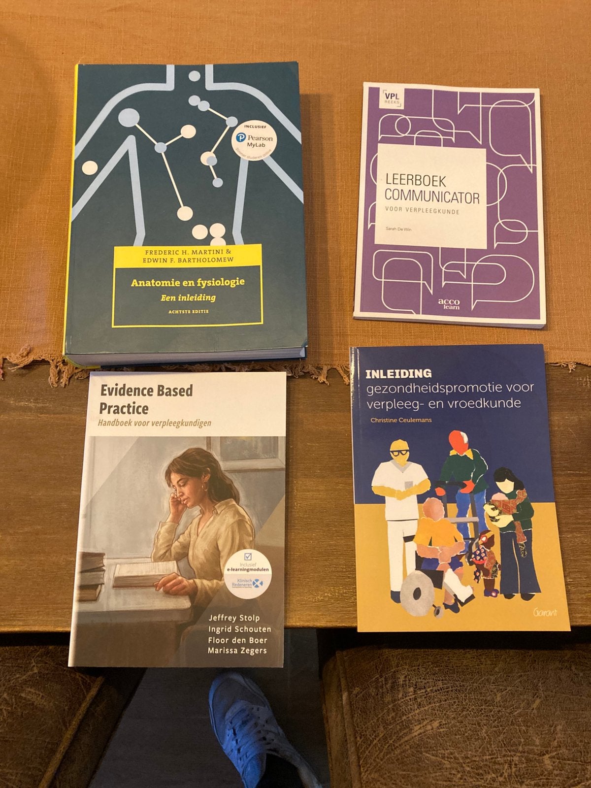 Studie boeken 1 ste jaar verpleegkunde kdg, Enlèvement ou Envoi, Comme neuf