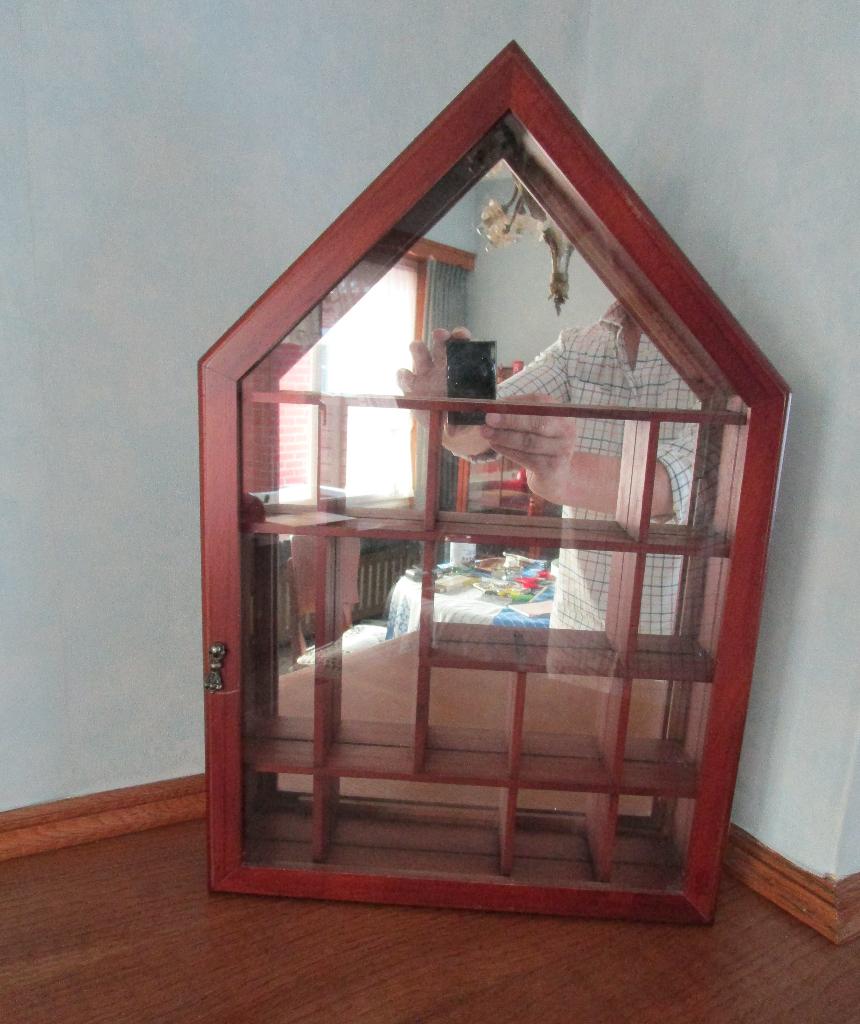 klein vitrine kastje uit hout, Pin, Avec porte(s), Moins de 100 cm, Comme neuf