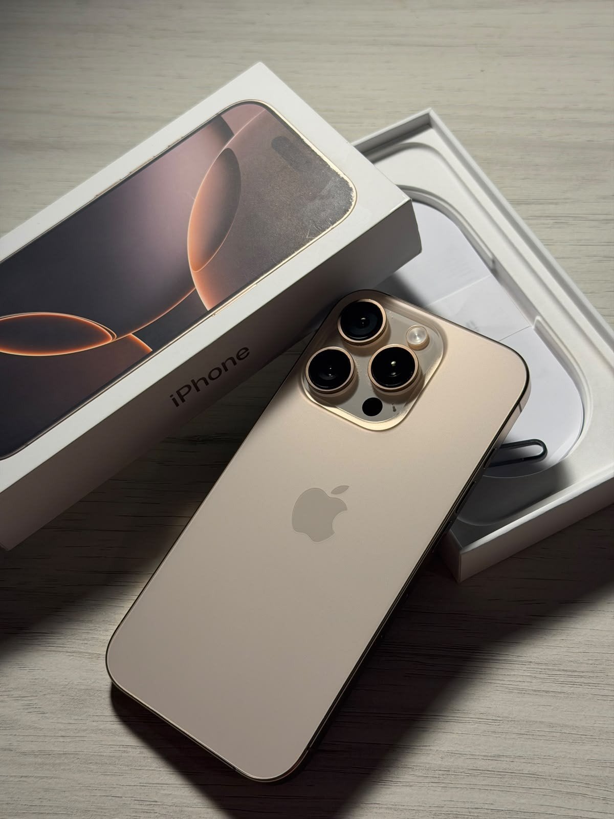 iPhone 16 Pro 256GB in de kleur Desert Titanium, Télécoms, 89 %, Or, Comme neuf, Enlèvement