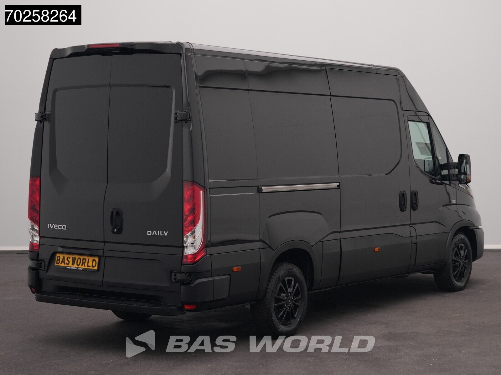 Iveco Daily 35S21 210PK 3.0L Automaat Black Ed. 2025 model L, Auto's, Stof, Euro 6, 4 cilinders, Iveco
