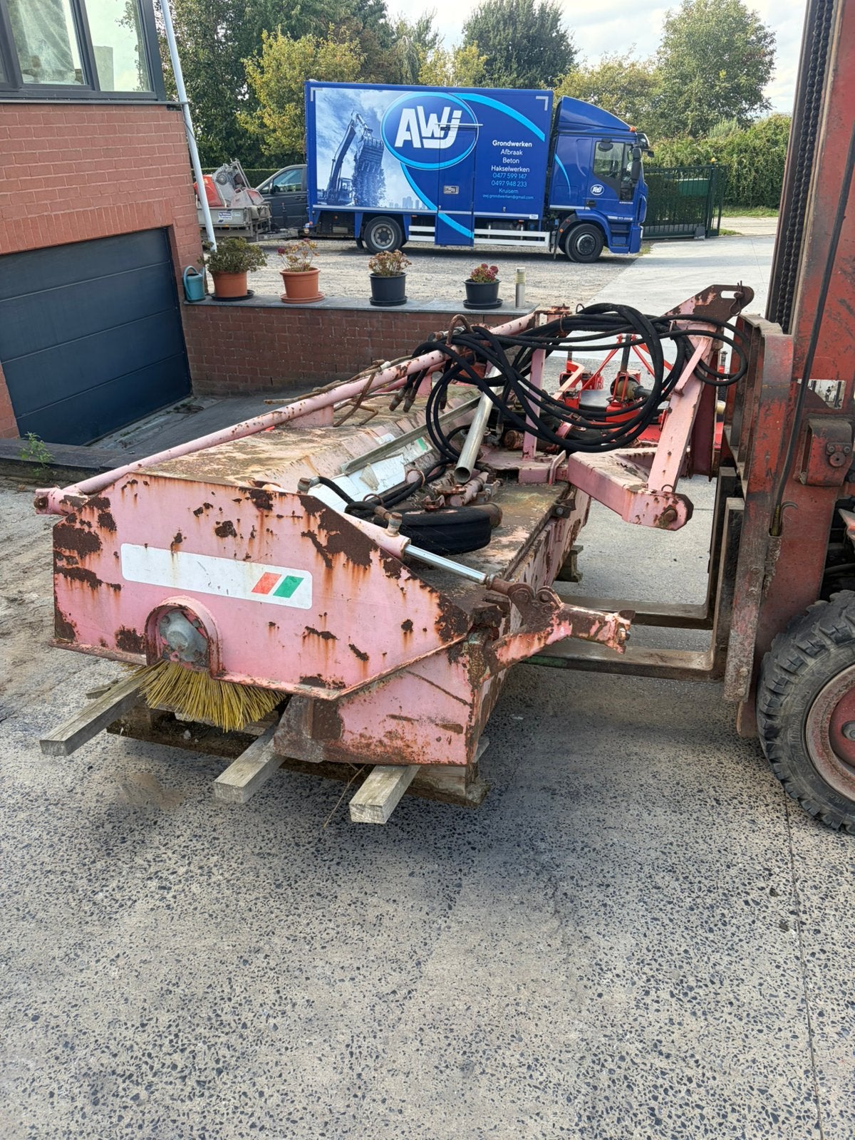 Veegborstel tractor, Zakelijke goederen, Ophalen