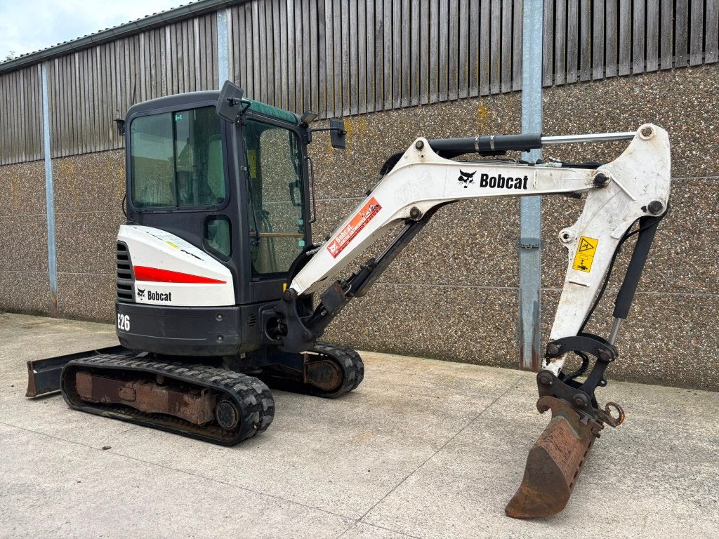 Minigraver Bobcat E26 bj 2015 met 3 bakken, Zakelijke goederen, Machines en Bouw | Kranen en Graafmachines, Graafmachine, Ophalen