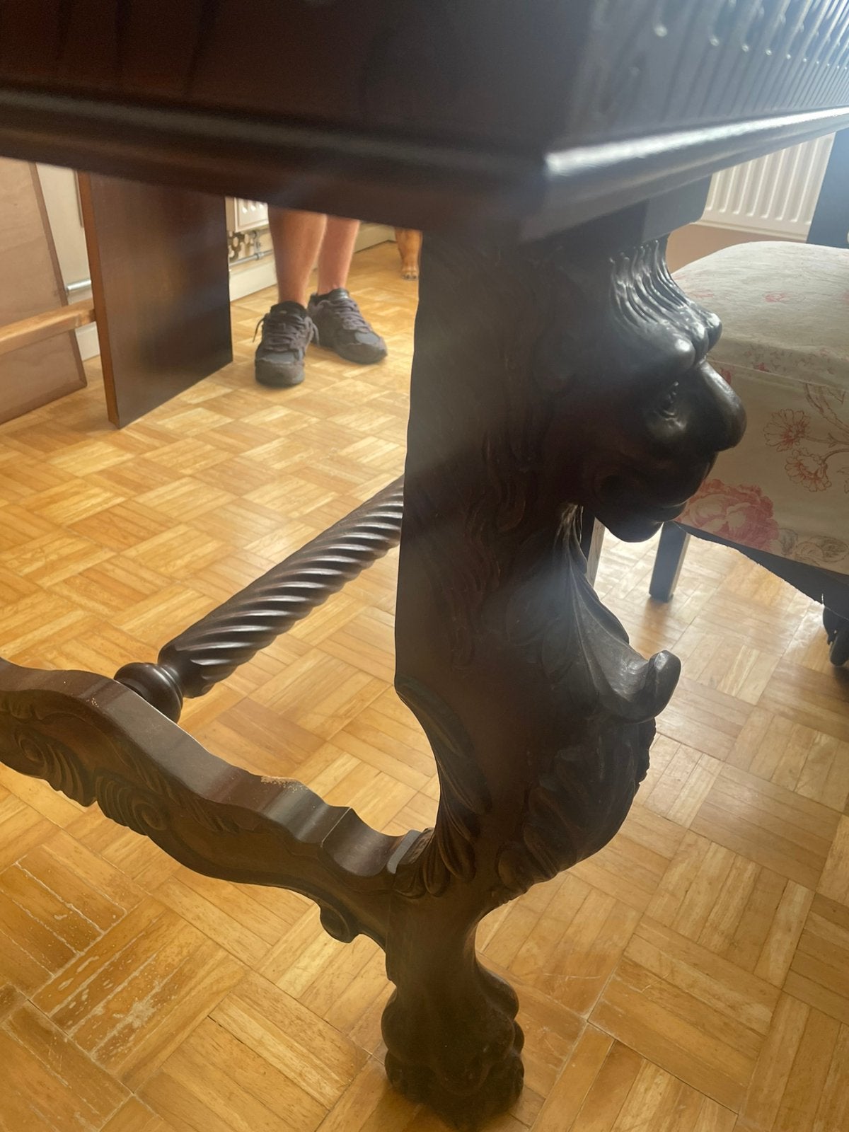 Antieke eet tafel chippendale, Enlèvement