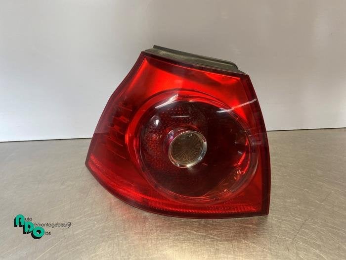 Feu arrière gauche d'un Volkswagen Golf (Golf 04-), Volkswagen, -, 3 mois de garantie, Utilisé