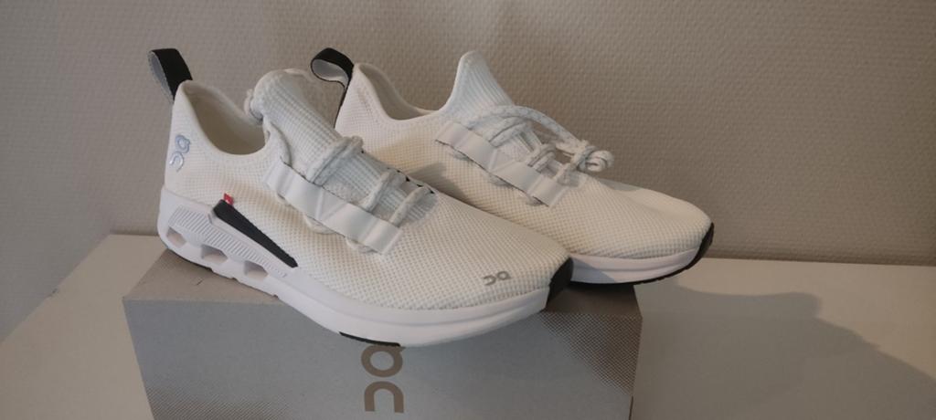 ON Cloudeasy maat 41 – lichtgewicht sneakers – nieuw in doos, Kleding | Heren, Schoenen, Sneakers, Ophalen