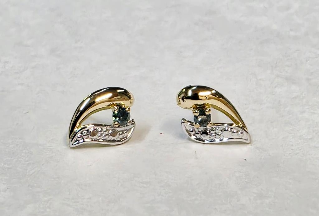 Gouden oorstekers met blauw groenachtig diamanten 0,06kt, Blauw, Ophalen of Verzenden, Zo goed als nieuw, Met edelsteen