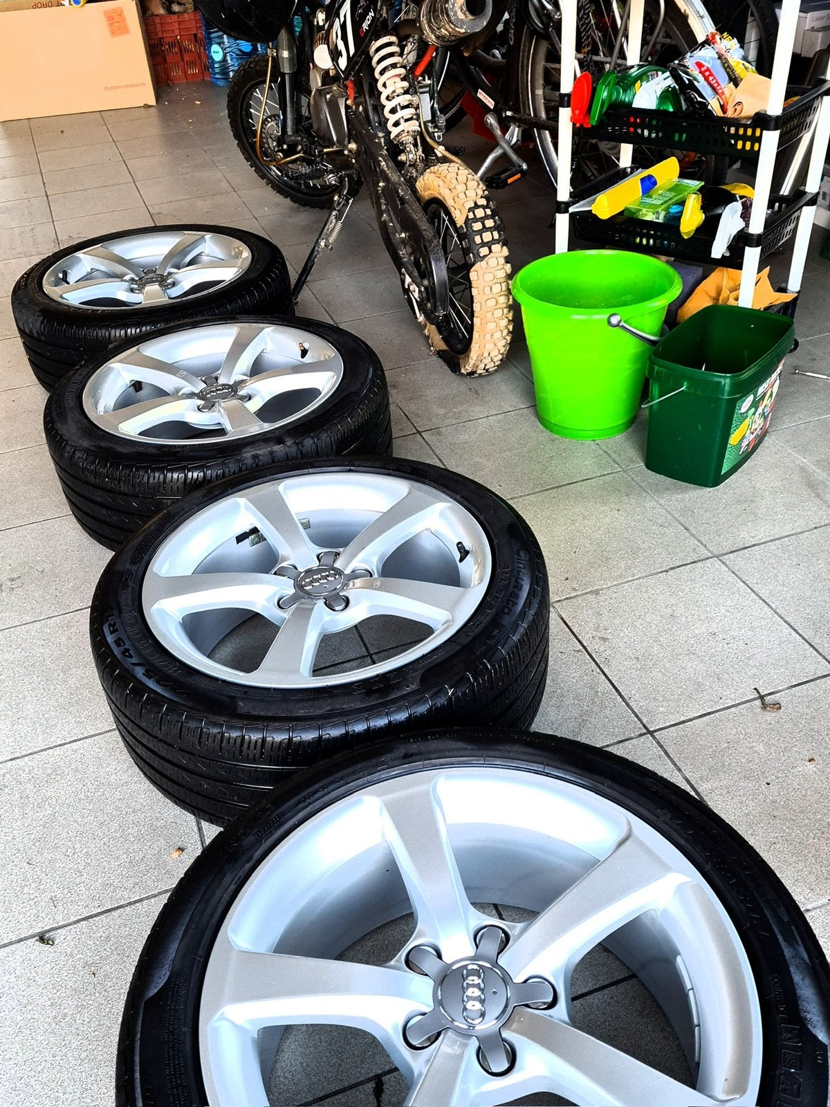 Velgen audi, Enlèvement