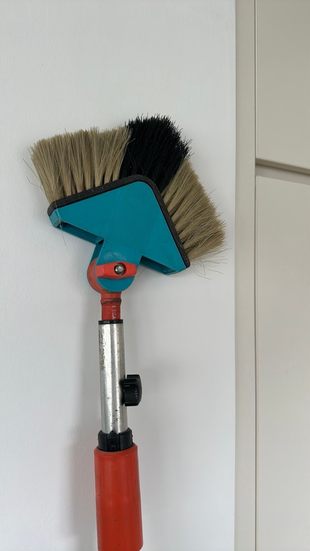 Gardena uitschuifbare telescoopsteel met hoekenbezem, Maison & Meubles, Enlèvement, Brosse ou Balai
