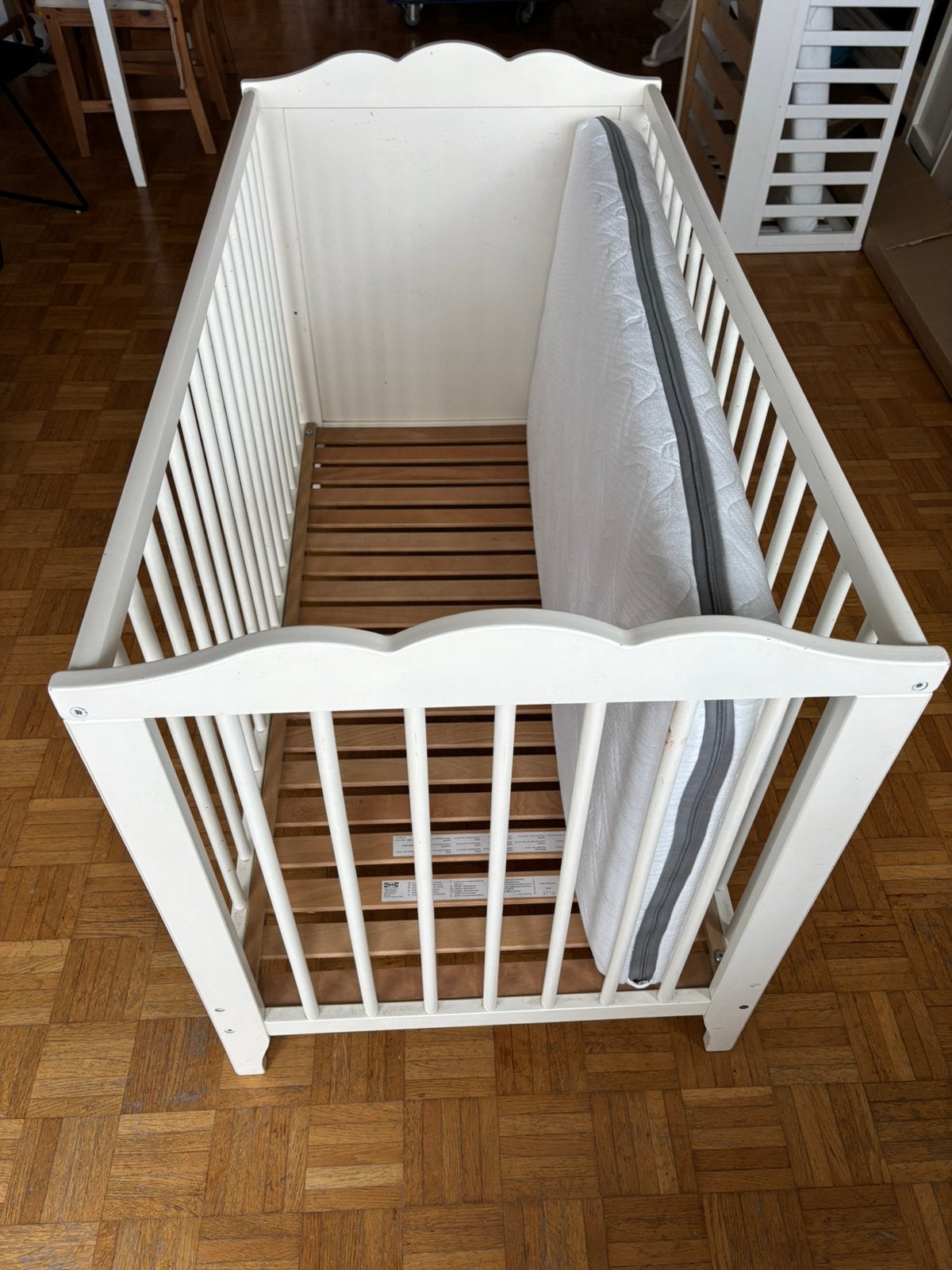 Lit bebe ikea + matelas baby lux + protection anti liquide, Enlèvement, Comme neuf, Lit