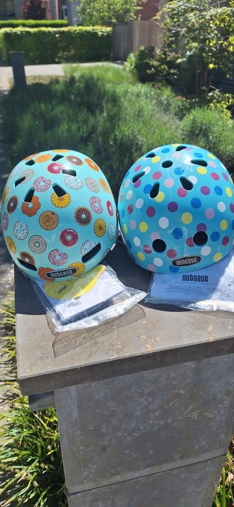 2 nutcase helmen met extra pads, Fietsen en Brommers, Fietsaccessoires | Fietshelmen, Ophalen