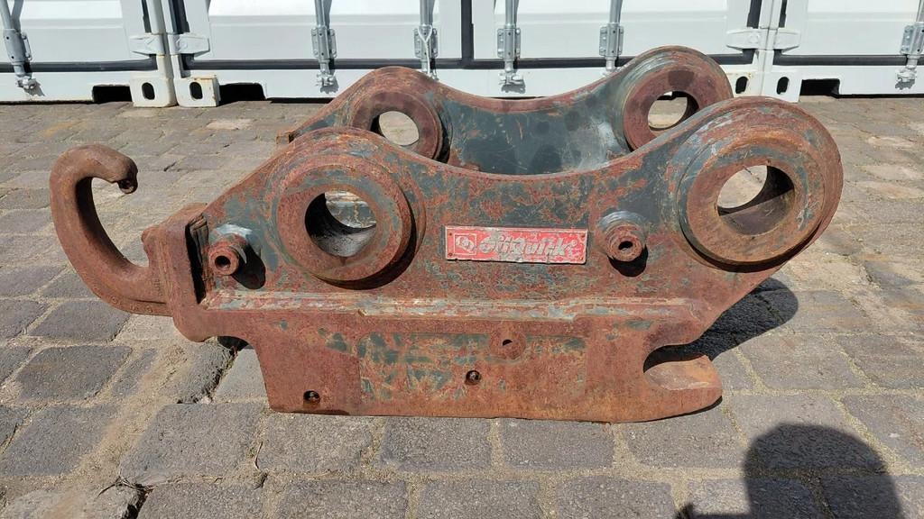 OilQuick OQ70/55 quick coupler body Cat 329 330 335, Articles professionnels, Machines & Construction | Pièces