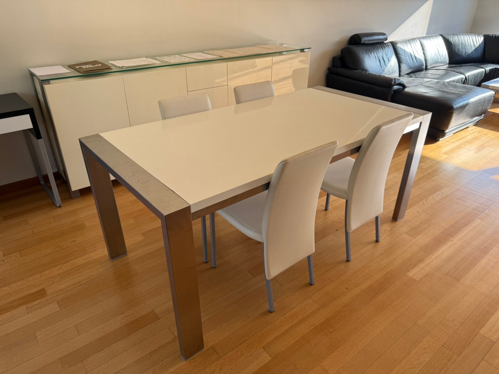 Tafel en 4 stoelen, Huis en Inrichting, Ophalen, Zo goed als nieuw