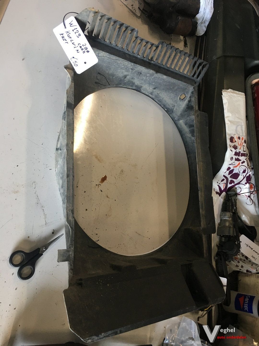 Mercedes W123 200 carburateur  Radiateurkap, -, -, Enlèvement, Utilisé