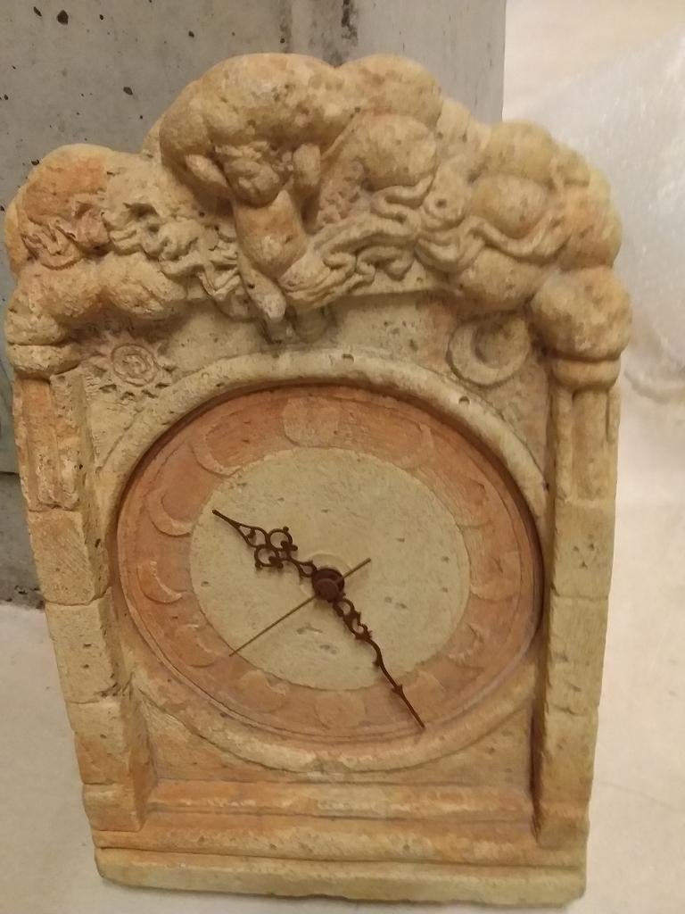 Montre muralle en pierre, Enlèvement