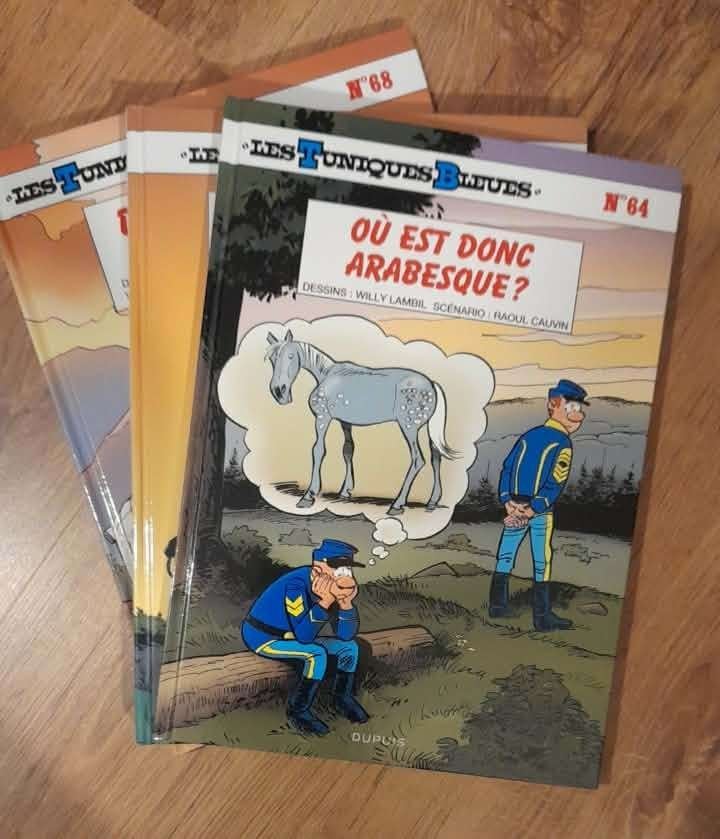 LES TUNIQUES BLEUES 64, Enlèvement ou Envoi, Comme neuf