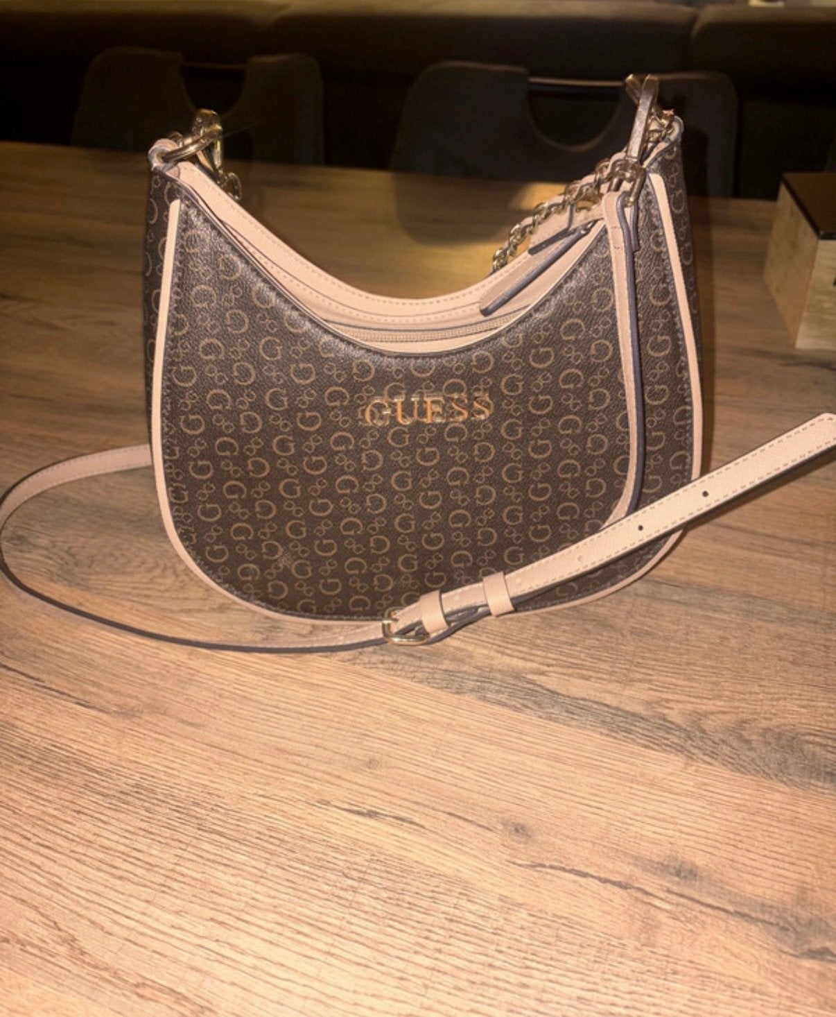 GUESS handtas/crossbody, Handtassen en Accessoires, Tassen | Schoudertassen, Ophalen, Zo goed als nieuw