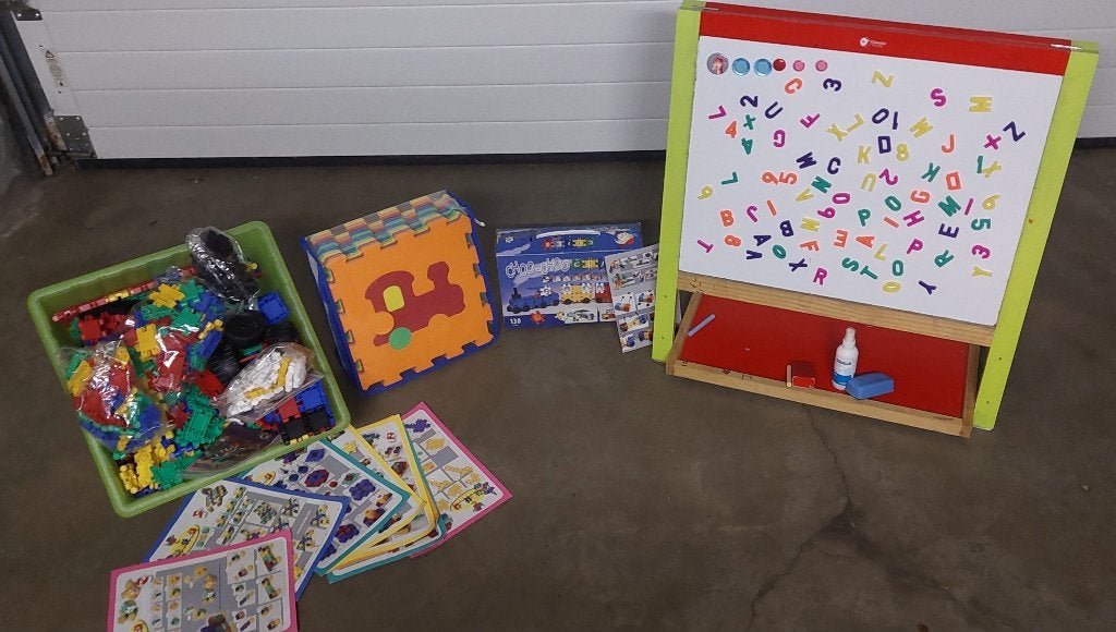 Grand lot Clics + tableau + tapis, coin de jeux état neuf, Enlèvement ou Envoi, Neuf, Bricolage