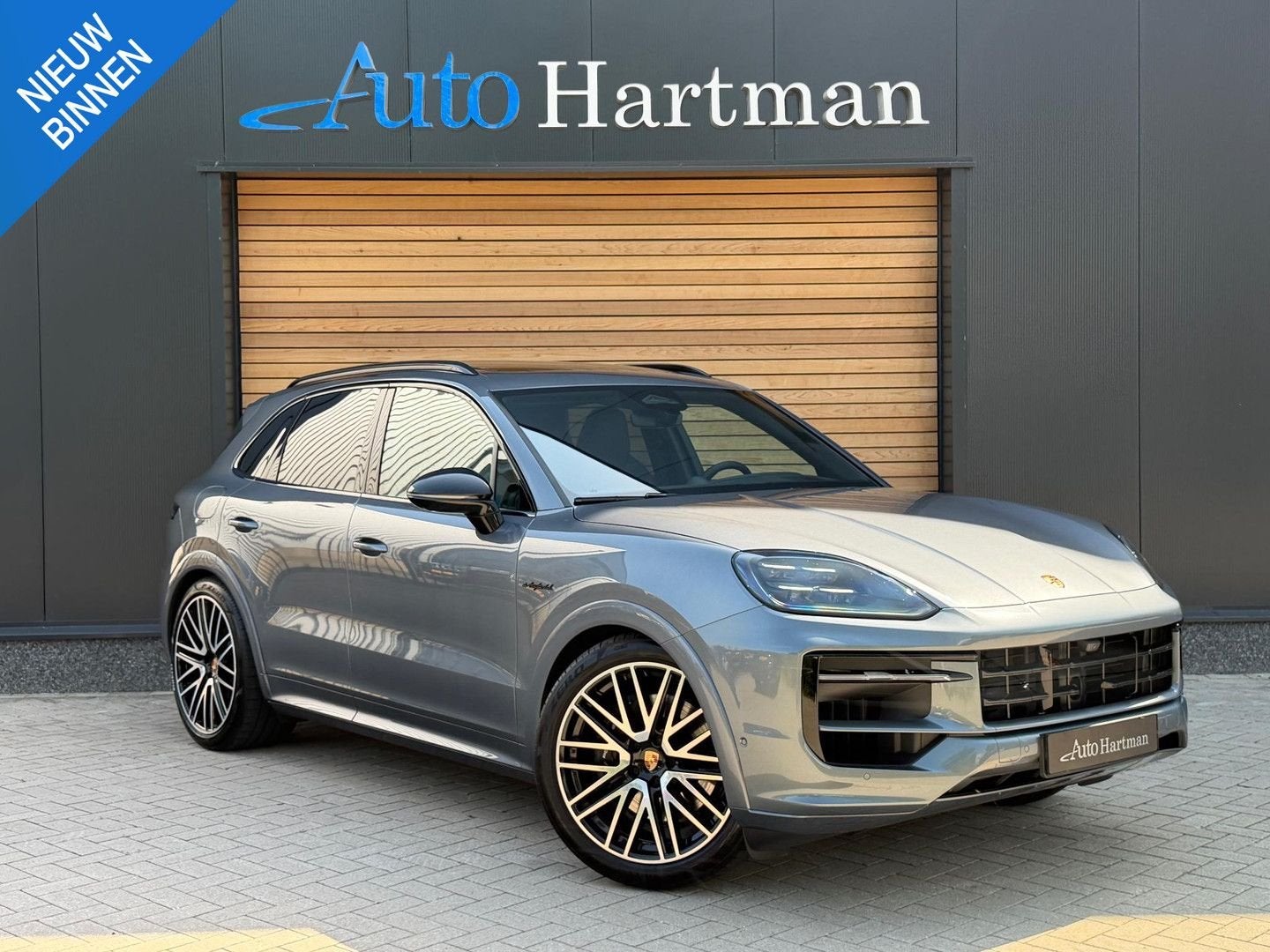 Porsche Cayenne 3.0 E-Hybrid Black Edition SportDesign PANO|, Auto's, Porsche, Cayenne, Zwart, 26 kWh, Hybride Elektrisch/Benzine