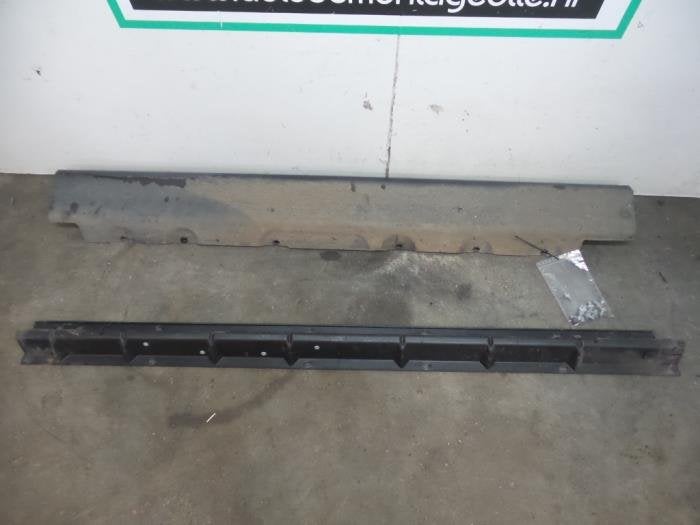 Jupe droite d'un BMW X5 (X5 00-) (442/6), -, 3 mois de garantie, Utilisé, -