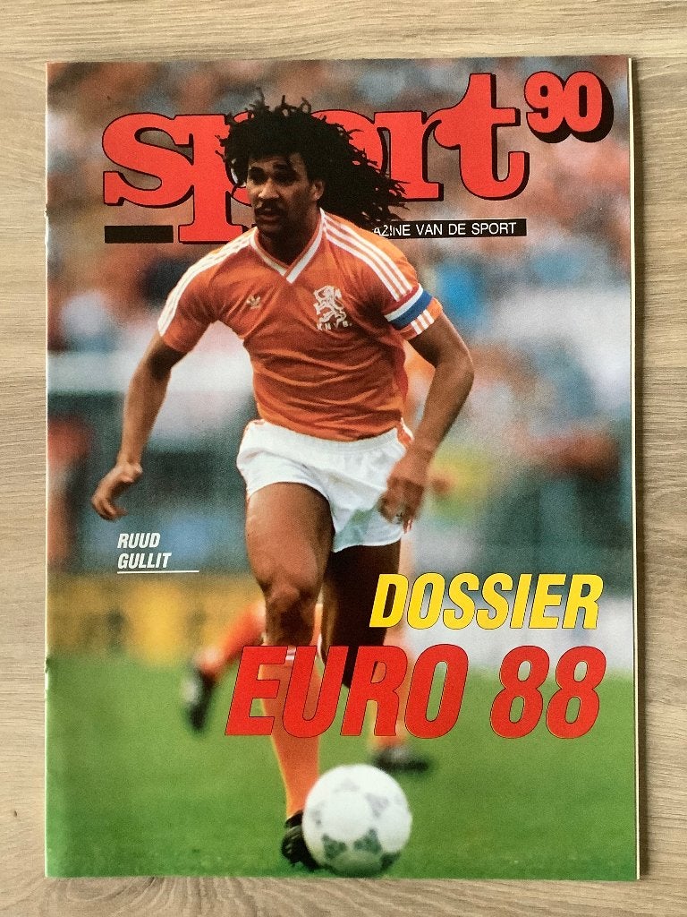 Dossier EK1988 Voetbal - Sport 90, Livres, Livres de sport, Sport de ballon, Enlèvement ou Envoi, Sport 90, Comme neuf