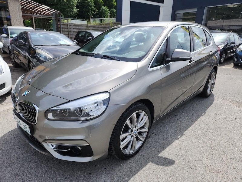 BMW 218 I Automatique avec 98.000 km Full options garantie, Parkeersensor, Monovolume, 5 zetels, 3 cilinders