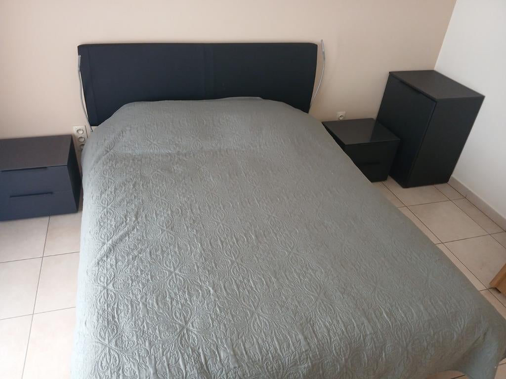Bed 160 x2000 met leeslampjes en 2 nachtkastjes, Huis en Inrichting, Ophalen