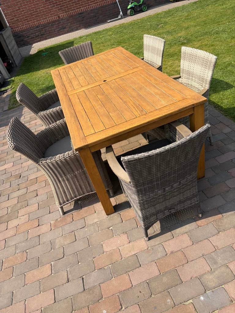 Table de jardin avec 6/8 chaises de jardin en osier, Chaise, Salons de jardin, Utilisé, 6 places