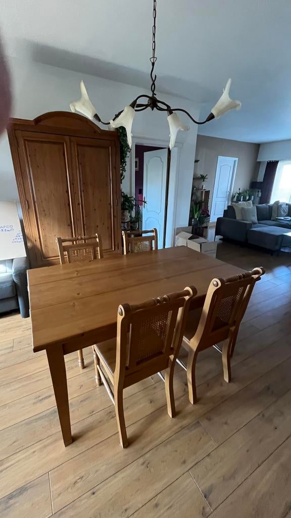 Tafel en 4 stoelen in grenen, Huis en Inrichting, Ophalen, Gebruikt, Grenen