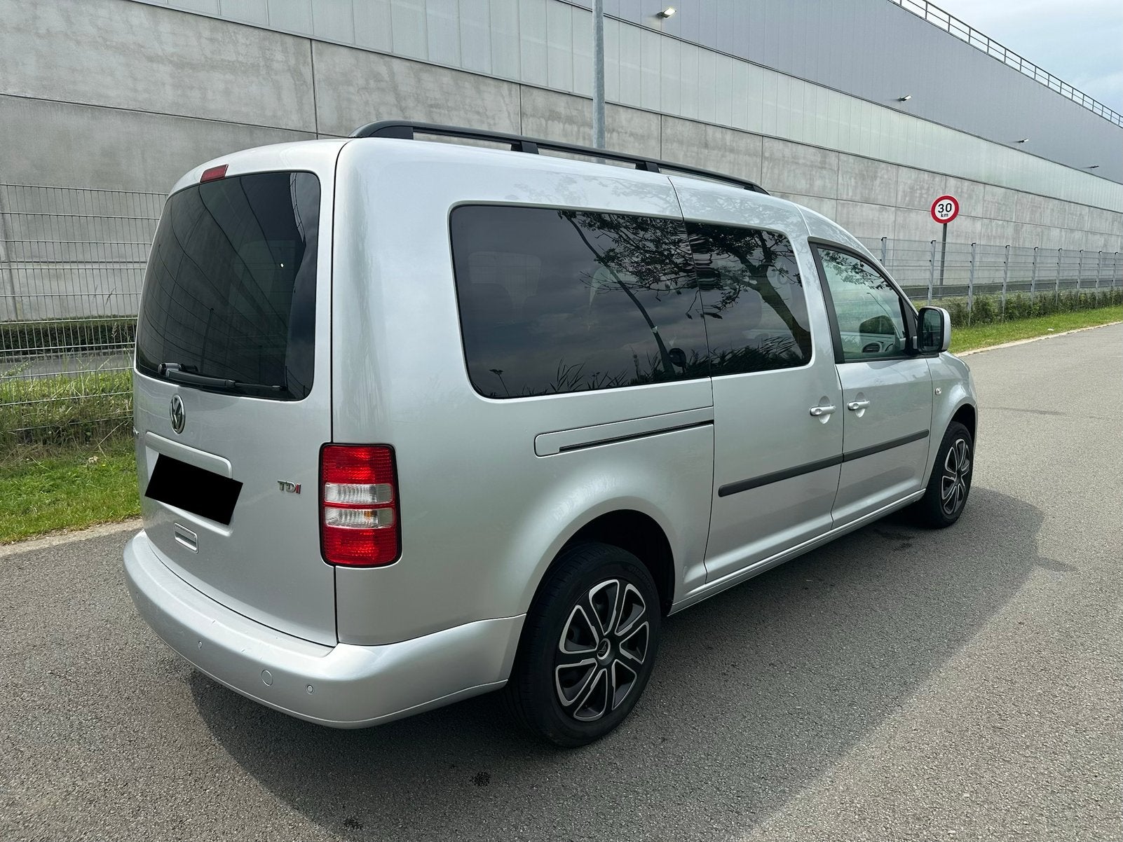 Volkswagen Caddy| 1.6Diesel| 7 ZITPLAATSEN| Garantie+Keuring, Auto's, Volkswagen, Euro 5, Monovolume, 1600 cc, 7 zetels