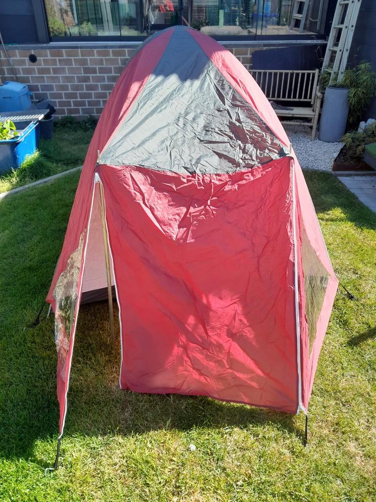 Tent met slaapzakken, Ophalen, Zo goed als nieuw, Tot en met 3