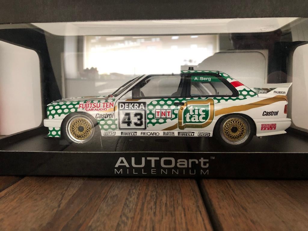 Autoart BMW E30 M3 DTM 1991 #43 Tic Tac - A. Berg (Nieuw), Hobby en Vrije tijd, Ophalen of Verzenden, Nieuw, Auto, Autoart