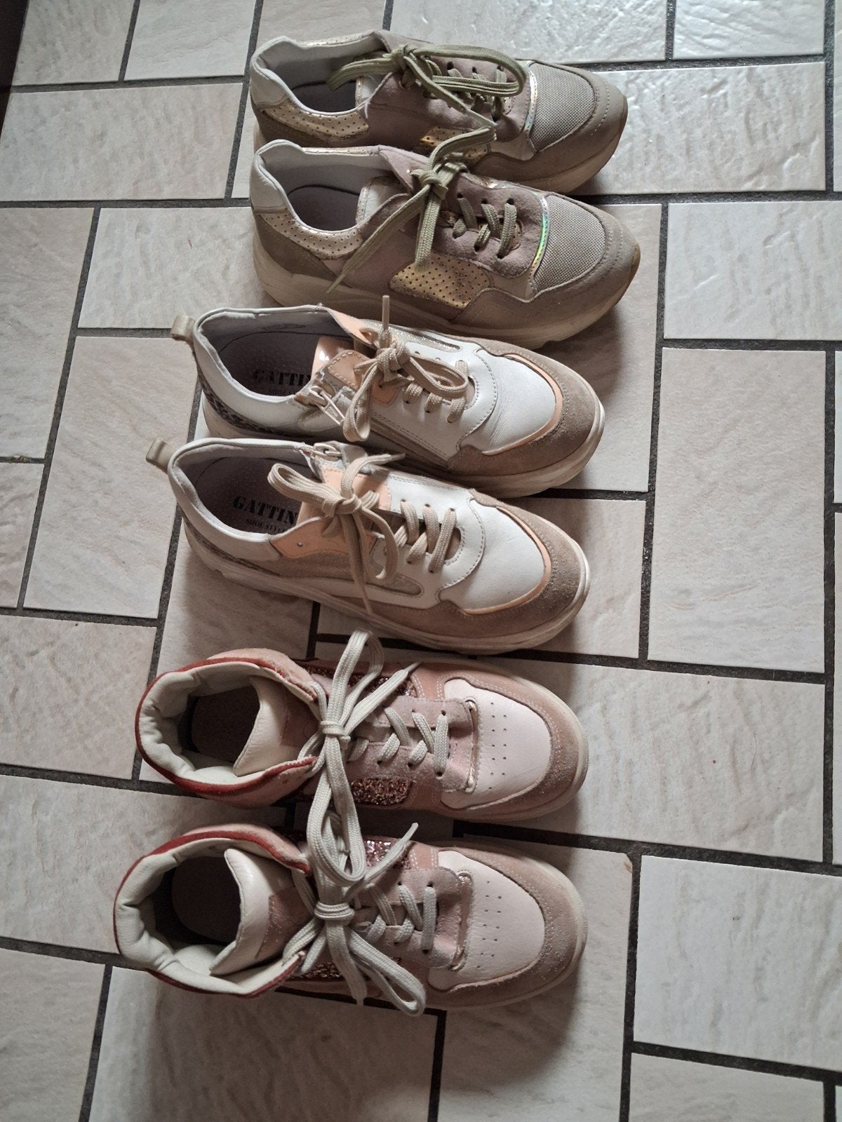 sportschoenen maat 35 de bottines rn sandalen maat 33, Ophalen, Sportschoenen