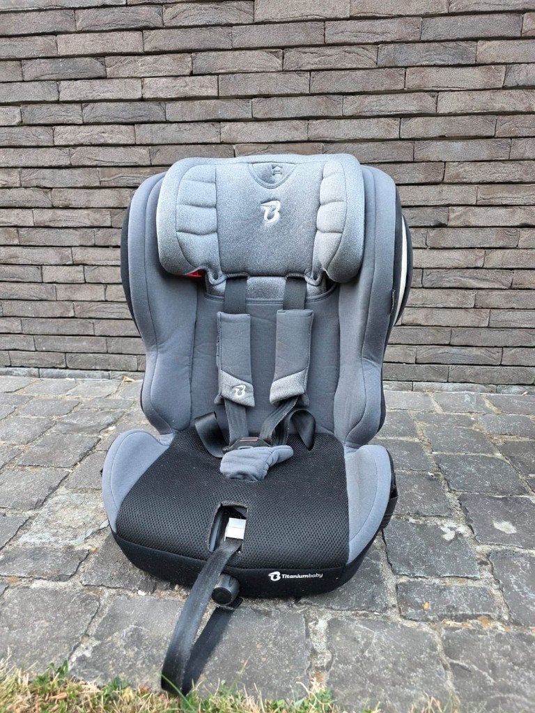 Autostoel Titaniumbaby  Isofix 9 - 36 kg, Kinderen en Baby's, Autostoeltjes, Gebruikt, 9 t/m 36 kg, Isofix, Ophalen